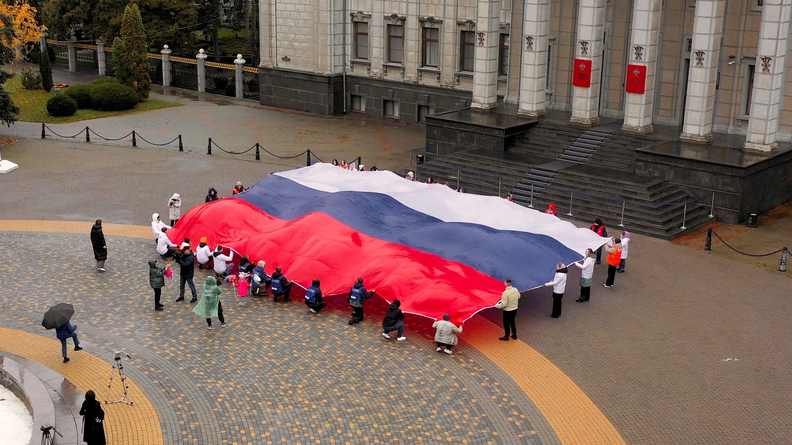 В Краснодаре прошла акция, приуроченная к празднованию Дня конституции